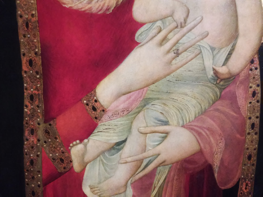 Ambrogio Lorenzetti, dettaglio della Madonna col Bambino dal trittico di san Procolo