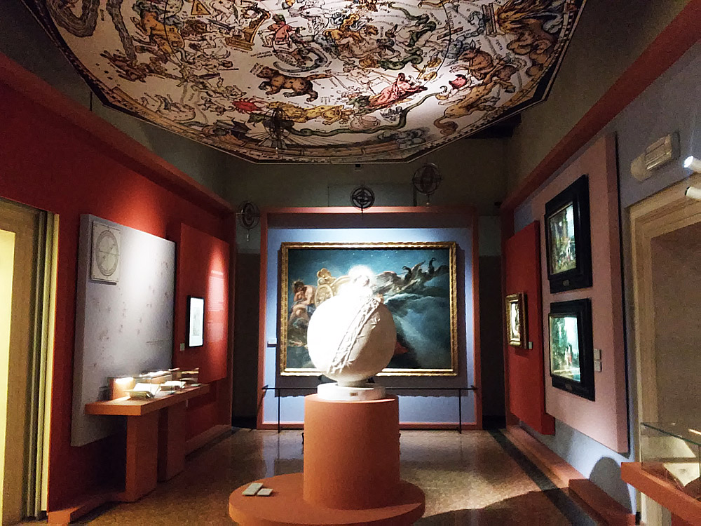 Una sala della mostra Rivoluzione Galileo Una sala della mostra Rivoluzione Galileo