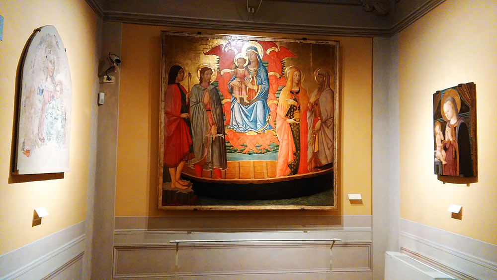La sala del Museo di Fucecchio che ospita la Madonna col Bambino di Zanobi Machiavelli