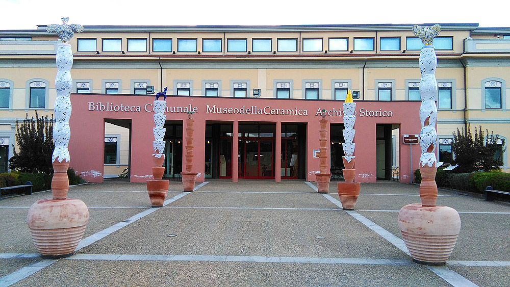 La facciata del Museo della Ceramica di Montelupo