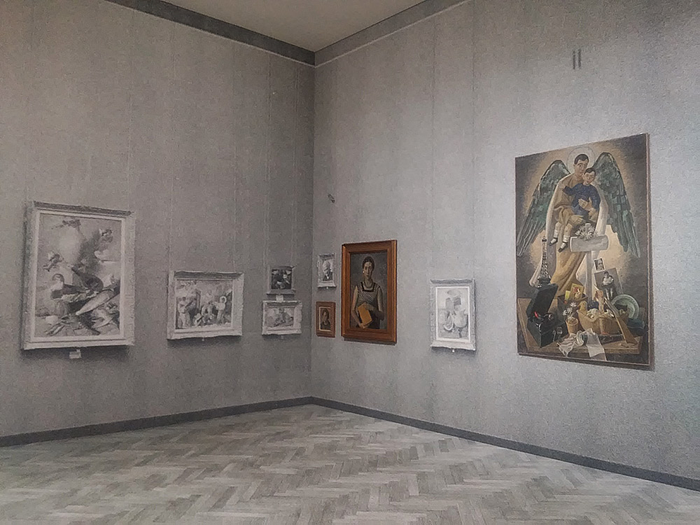 Sala della mostra Post Zang Tumb Tuuum alla Fondazione Prada di Milano. Ph. Credit Finestre sull'Arte
