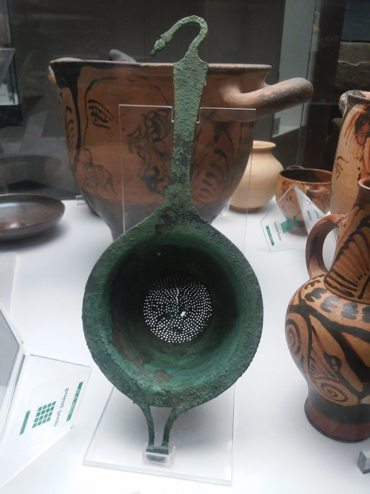 Colino (IV secolo a.C.; bronzo; Viterbo, Museo Civico)
Colino (IV secolo a.C.; bronzo; Viterbo, Museo Civico)