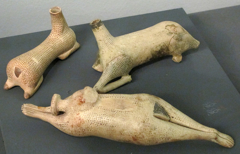 Manifattura etrusca, Balsamari a forma di lepre e cerbiatti
