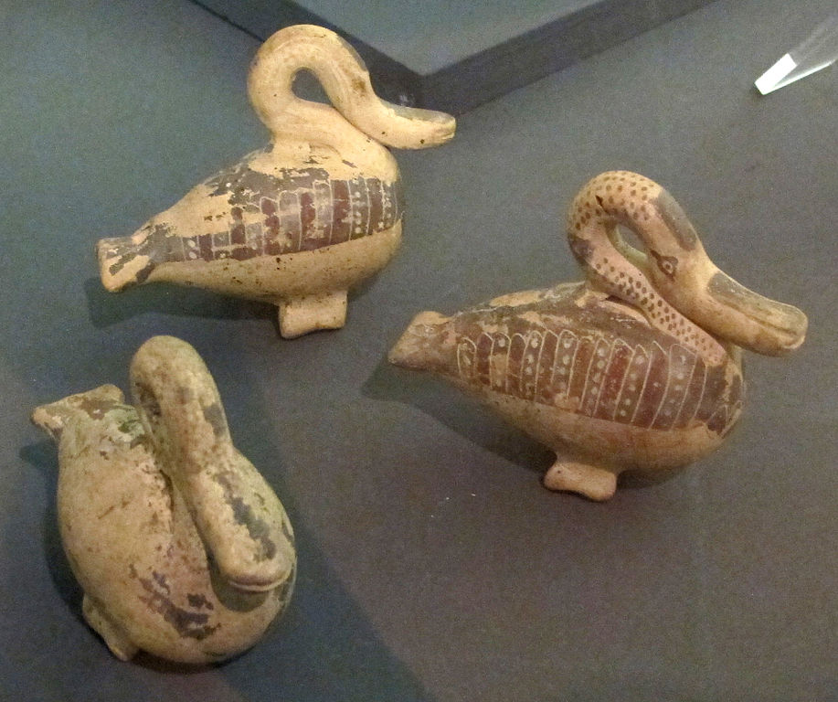 Manifattura etrusca, Balsamari a forma di cigno