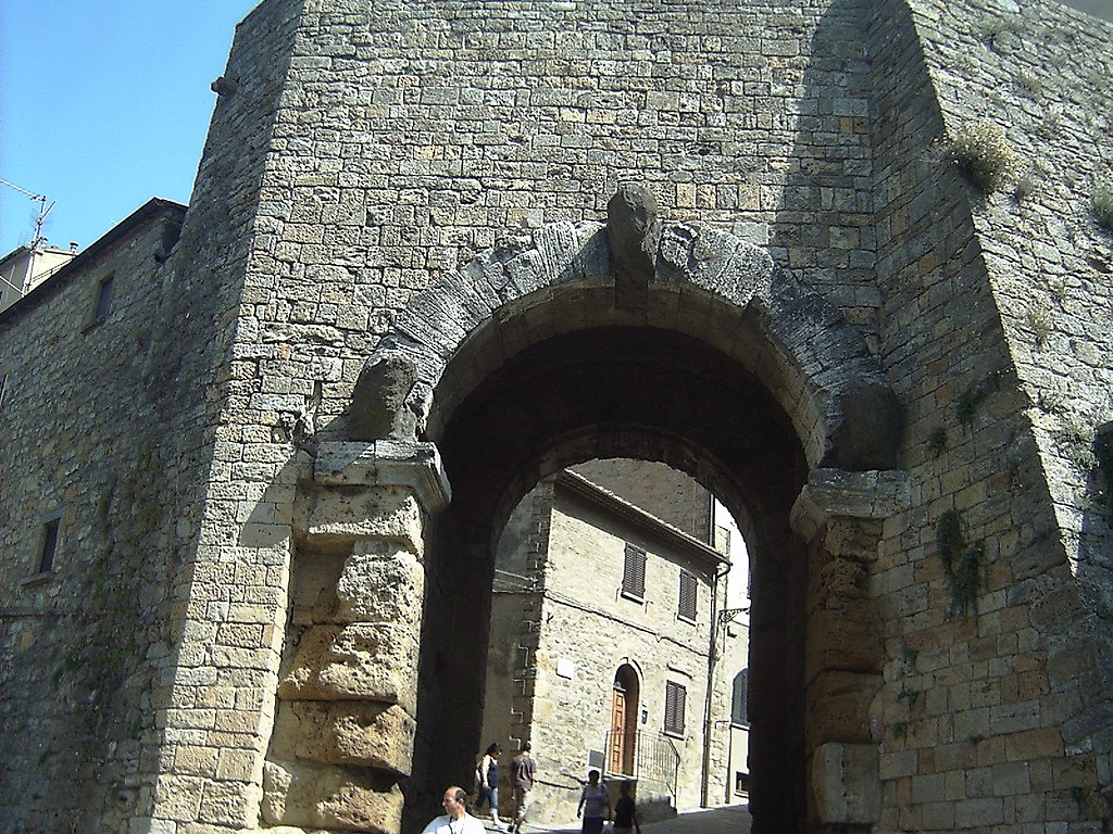 Realtà: la Porta dell'Arco di Volterra 