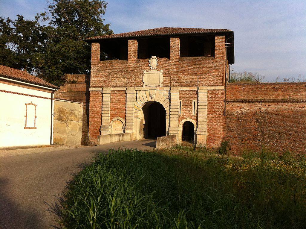 Realtà: Porta Vittoria (Sabbioneta) 