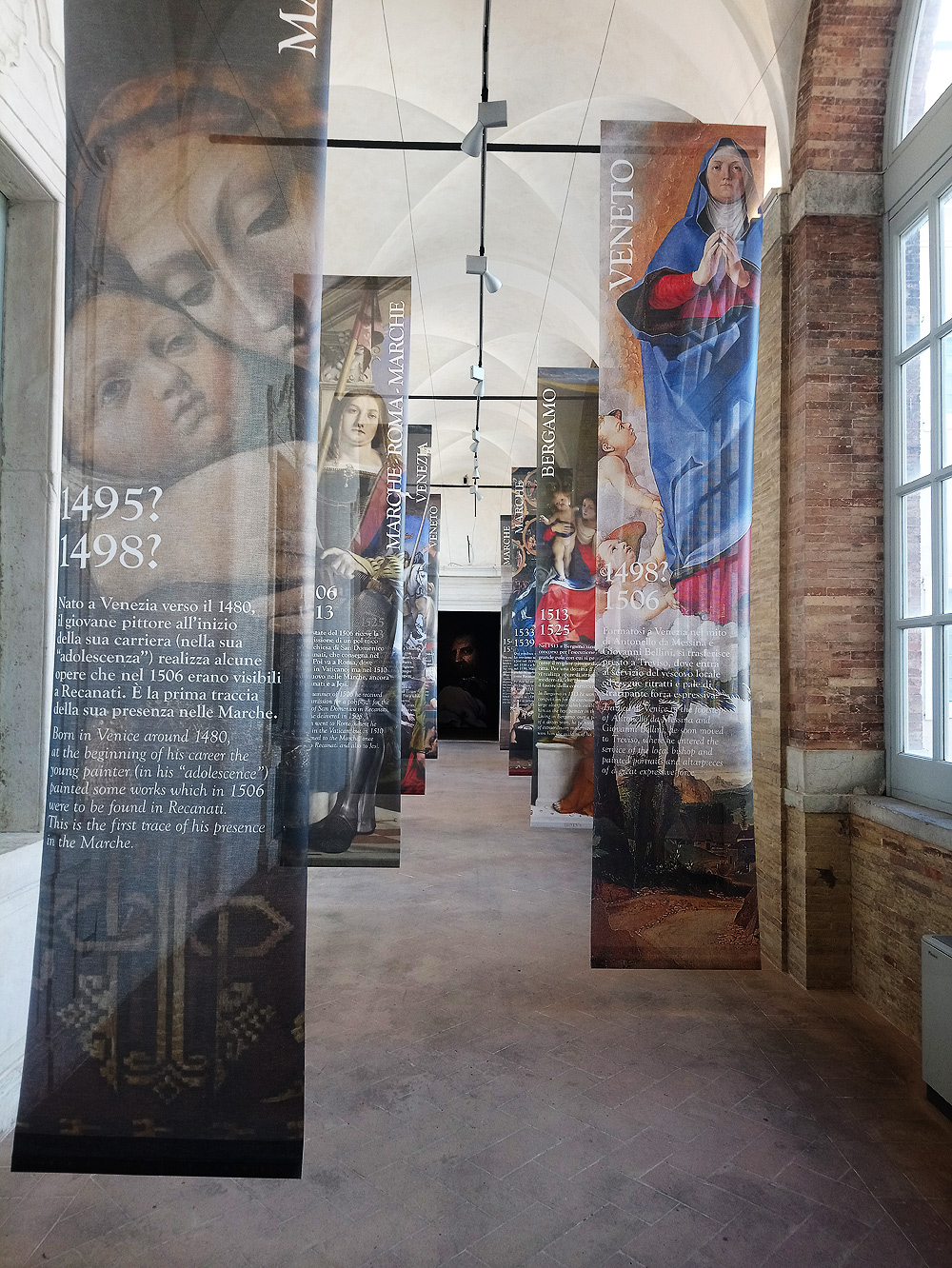 L'ingresso scenografico della mostra Lorenzo Lotto. Il richiamo delle Marche
