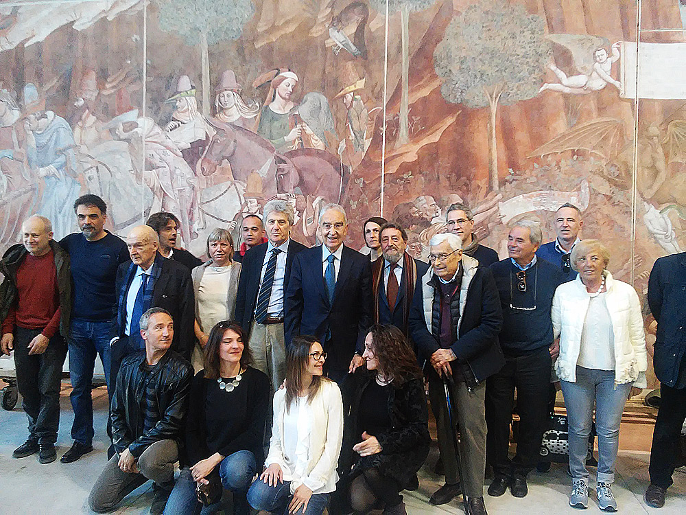 Il team dei restauratori e dell'Opera della Primaziale davanti al Trionfo della Morte di Buonamico Buffalmacco Il team dei restauratori e dell'Opera della Primaziale davanti al Trionfo della Morte di Buonamico Buffalmacco