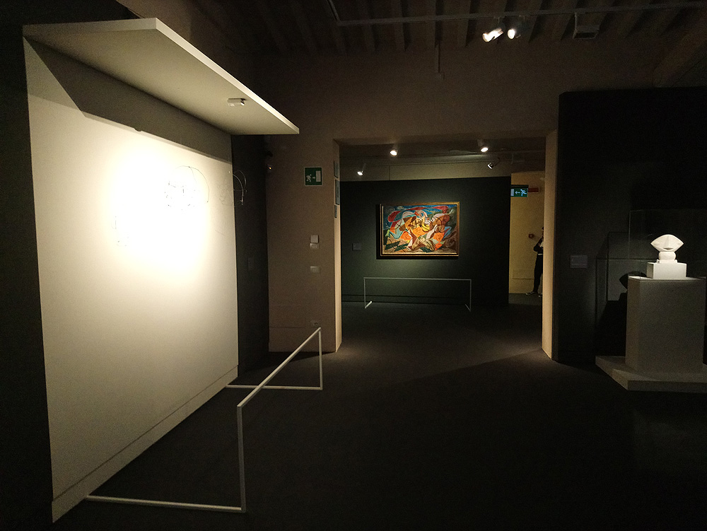 Sala della mostra sul grande surrealismo a Pisa Sala della mostra sul grande surrealismo a Pisa