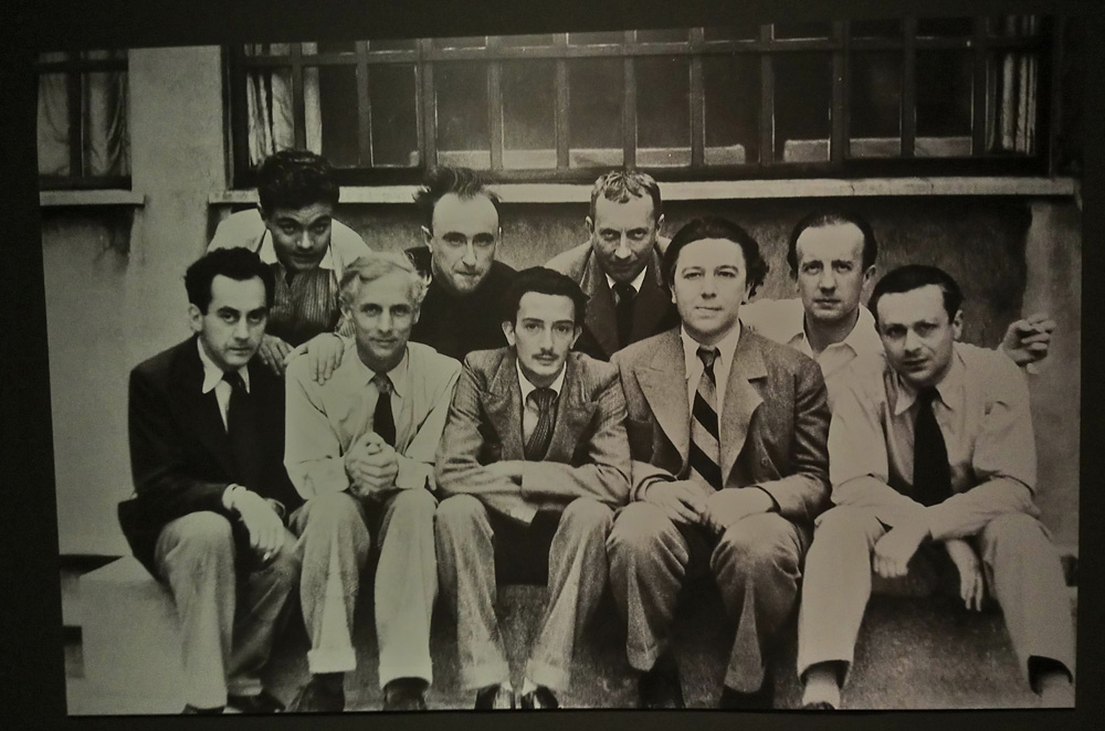 Sala della mostra sul grande surrealismo a Pisa Sala della mostra sul grande surrealismo a Pisa