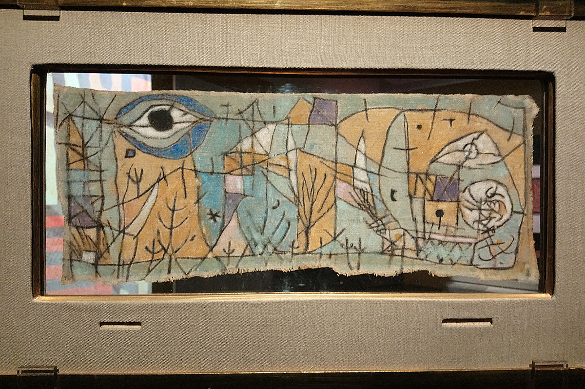 Paul Klee, Getrübtes, Turbato (Confuso), recto (1934; tempera e carboncino su tela senza telaio dipinta su due facce, 17,7 × 43,3 cm; Torino, Gam – Galleria Civica d’Arte Moderna e Contemporanea)
