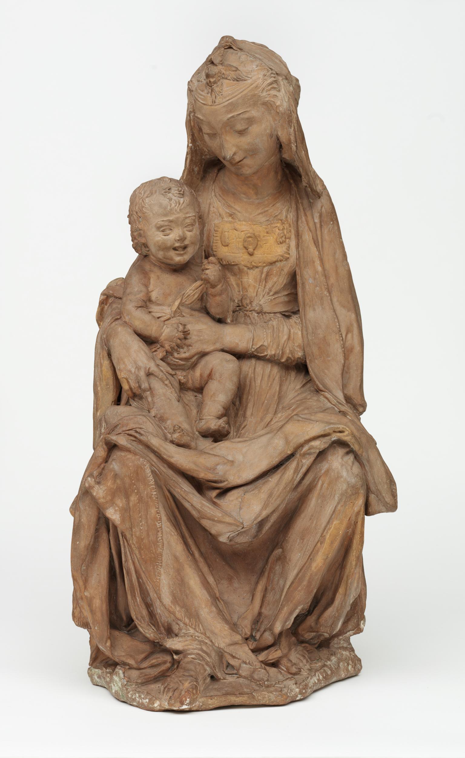 Antonio Rossellino/Leonardo, Madonna col Bambino (terracotta, 49 x 27 x 24,5 cm; Londra, Victoria and Albert Museum)
Antonio Rossellino/Leonardo, Madonna col Bambino (terracotta, 49 x 27 x 24,5 cm; Londra, Victoria and Albert Museum)