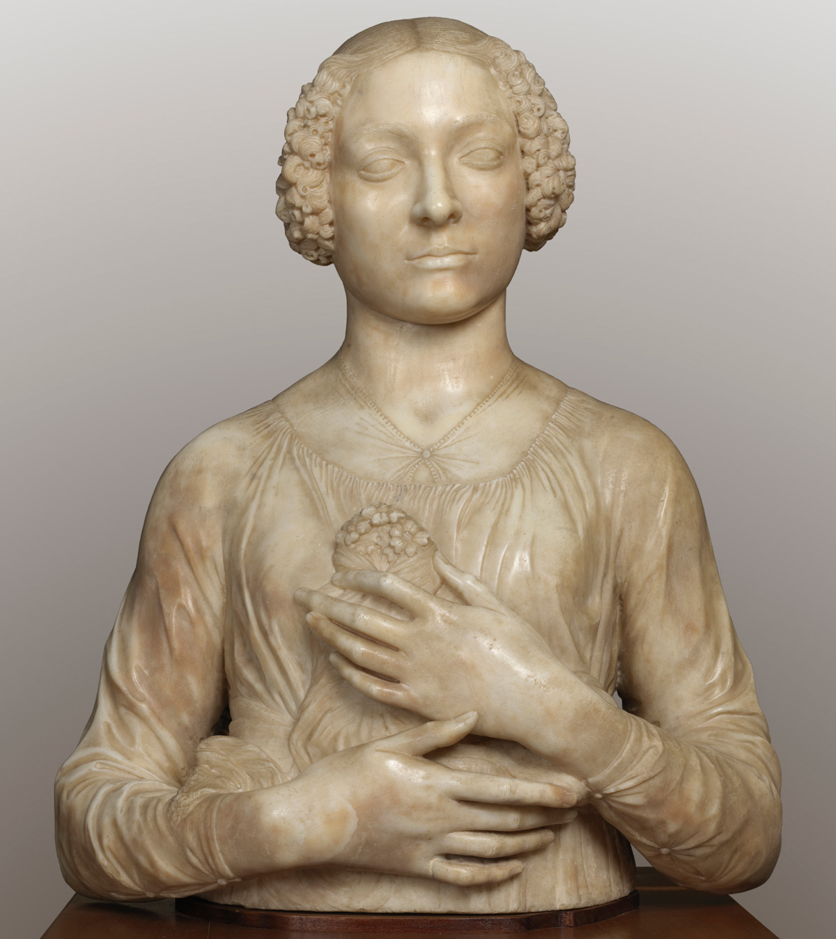 Andrea del Verrocchio, Dama dal mazzolino (1475 circa; marmo, 59 x 46 x 24 cm; Firenze, Museo Nazionale del Bargello, inv. Sculture 115) 