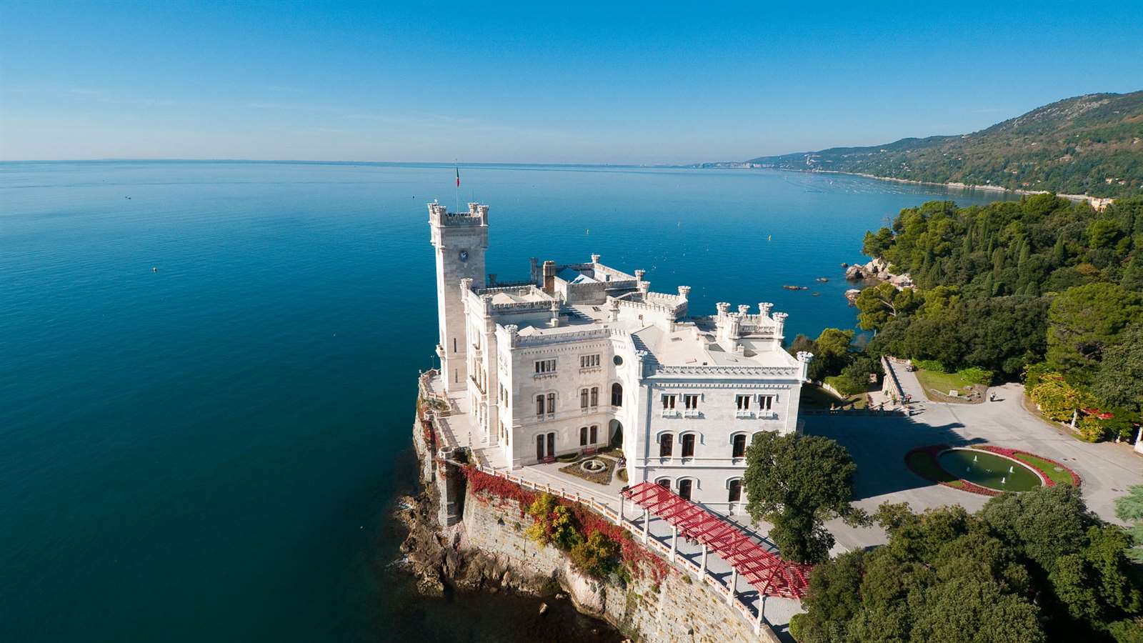 Trieste, vista sul Castello di Miramare