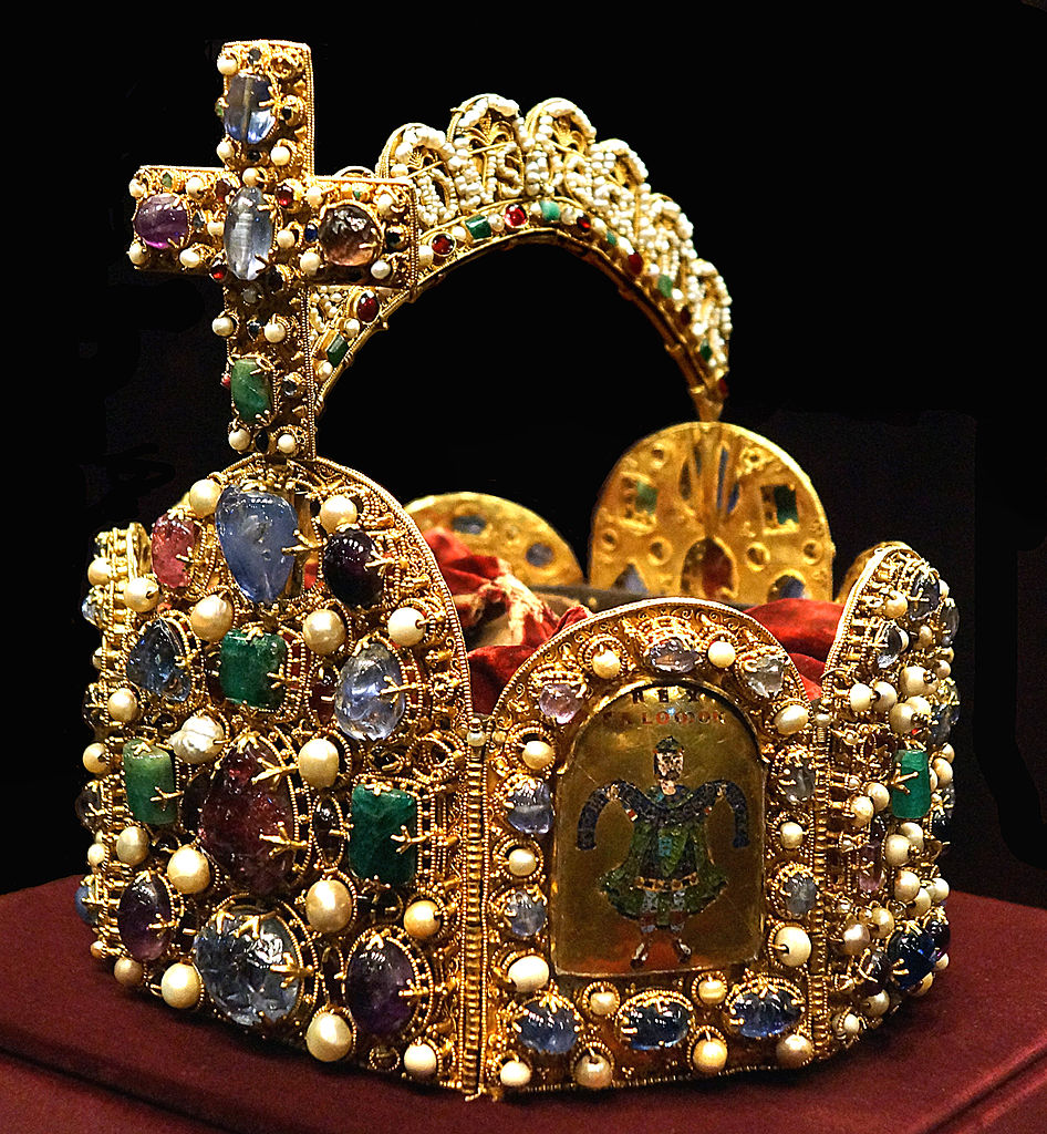 Orafo tedesco, Corona del Sacro Romano Impero (II metà del X secolo, croce dei primi anni dell'XI secolo; oro, smalto cloisonné, perle, pietre preziose; Vienna, Kunsthistorisches Museum) 
