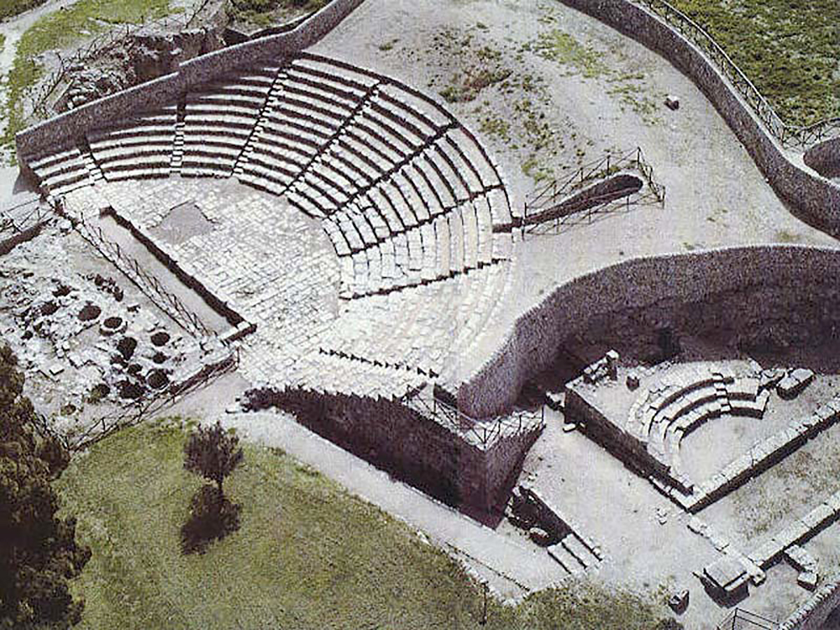 Il teatro greco di Akrai e il Bouleuterion