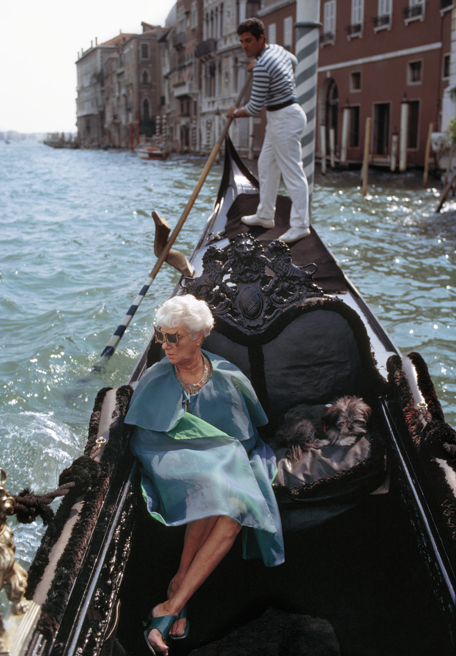 Peggy Guggenheim in gondola, Venezia, 1968. Photo Tony Vaccaro / Tony Vaccaro Archives
