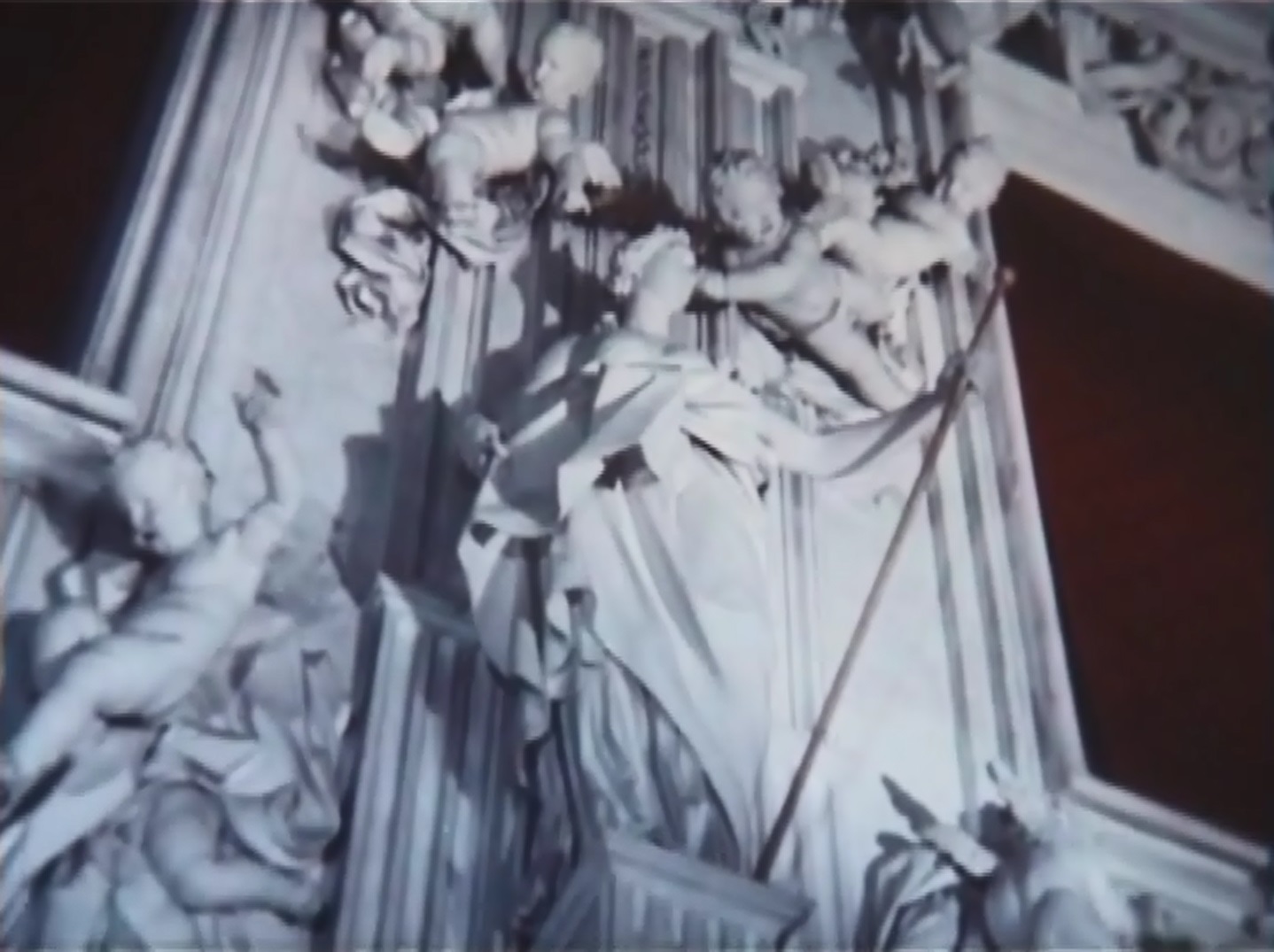 Fotogramma de Lo scultore degli angeli di Aldo Franchi, 1957.
