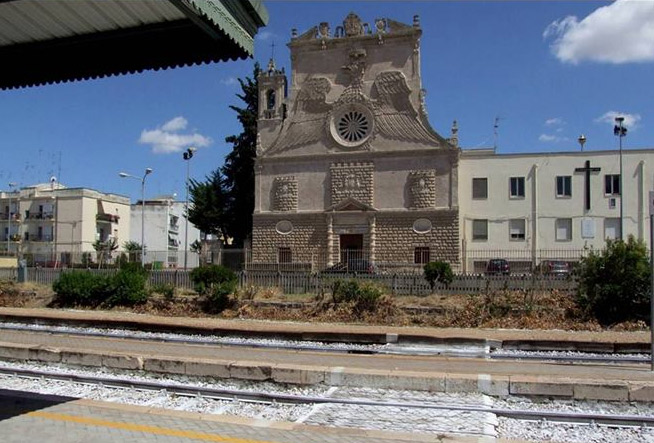 La chiesa oggi, dietro alla stazione dei treni