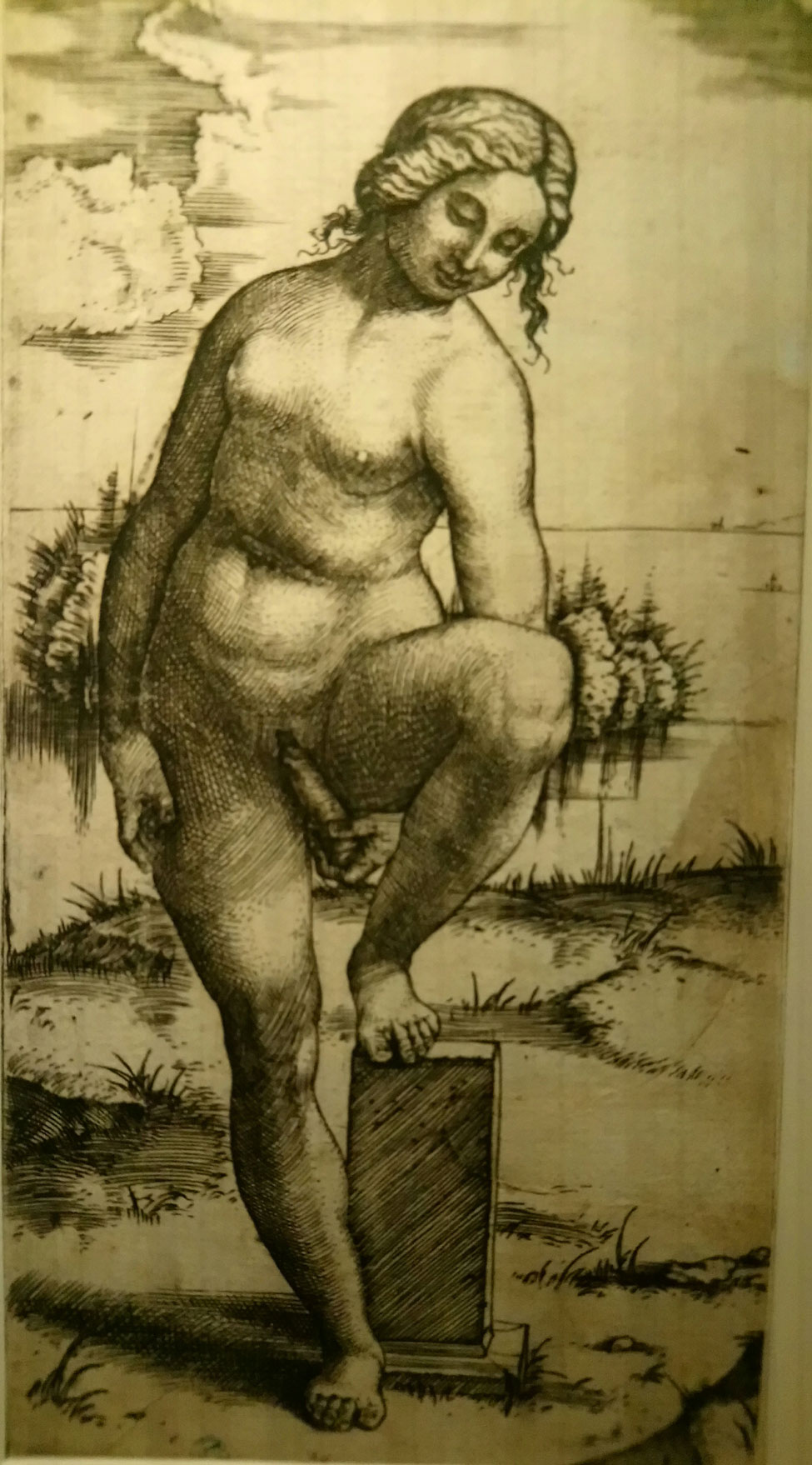 Marcantonio Raimondi, Figura femminile con dildo (1520 circa; incisione a bulino, 141 x 70 mm; Stoccolma, Nationalmuseum)
