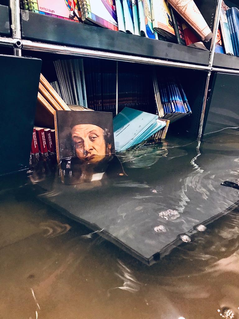 Venezia, è emergenza alla Querini Stampalia. Sommerse tantissime pubblicazioni, alla Fondazione serve aiuto Venezia, è emergenza alla Querini Stampalia. Sommerse tantissime pubblicazioni, alla Fondazione serve aiuto