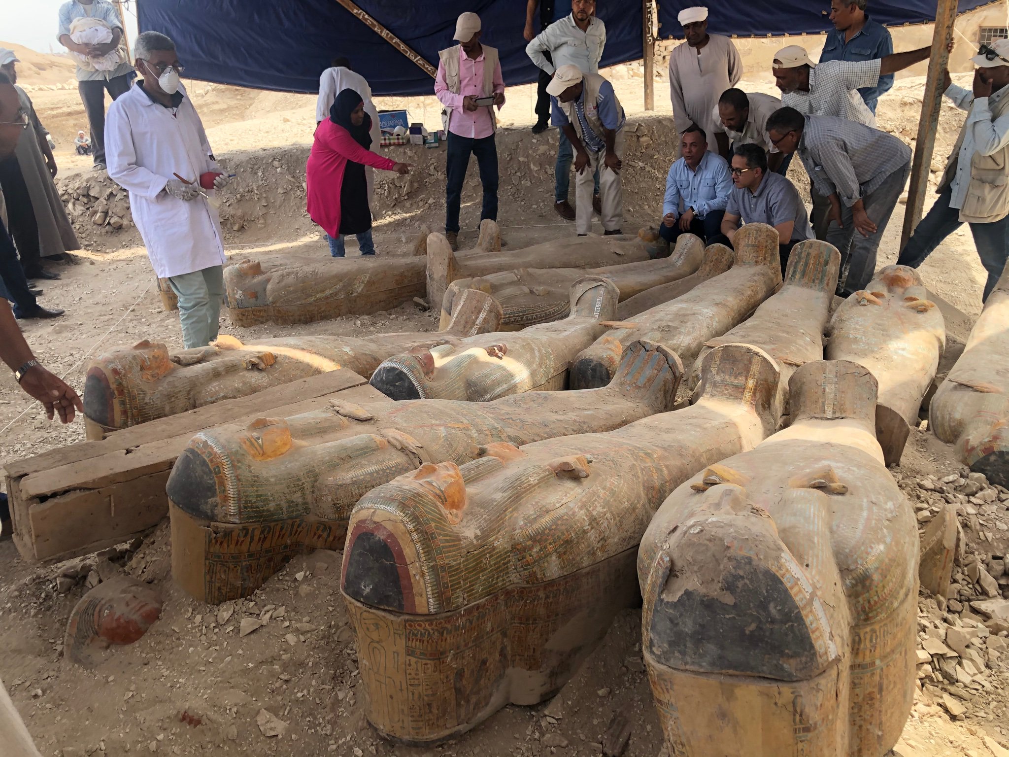 Egitto, trovati a Luxor trenta sarcofagi di legno: è una delle scoperte più importanti degli ultimi anni