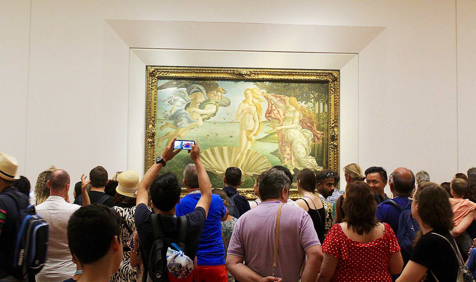 Uffizi, folla davanti alla Venere di Botticelli. Ph. Credit Mike Fitzpatrick