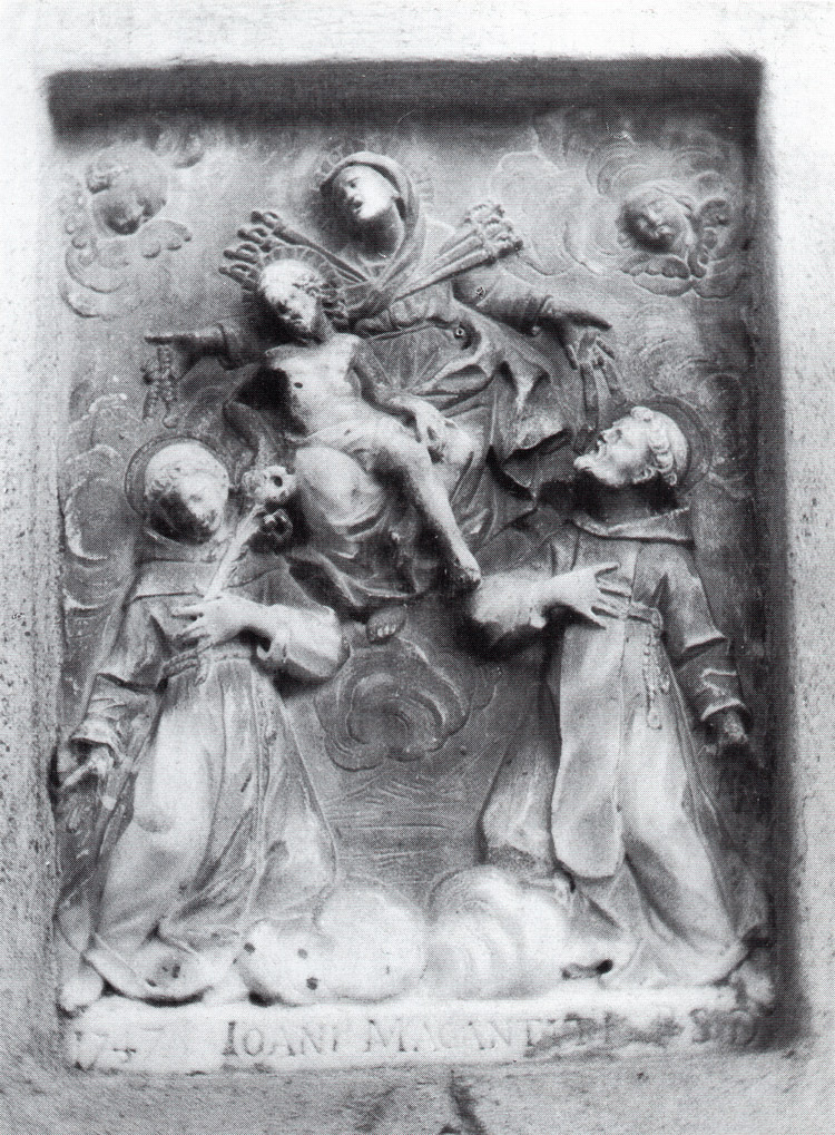 Scultore ignoto, Vergine addolorata con Cristo morto e i santi Antonio da Padova e Simone Stock (1747; marmo; Casola in Lunigiana, borgo di Argigliano) 