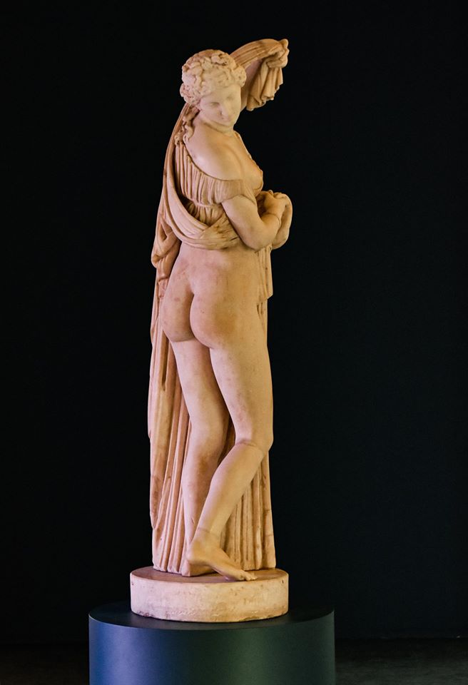 Arte romana, Venere callipigia (I secolo d.C., copia da originale greco del II sec. a.C.; marmo, altezza 165 cm; Napoli, Museo Archeologico Nazionale)