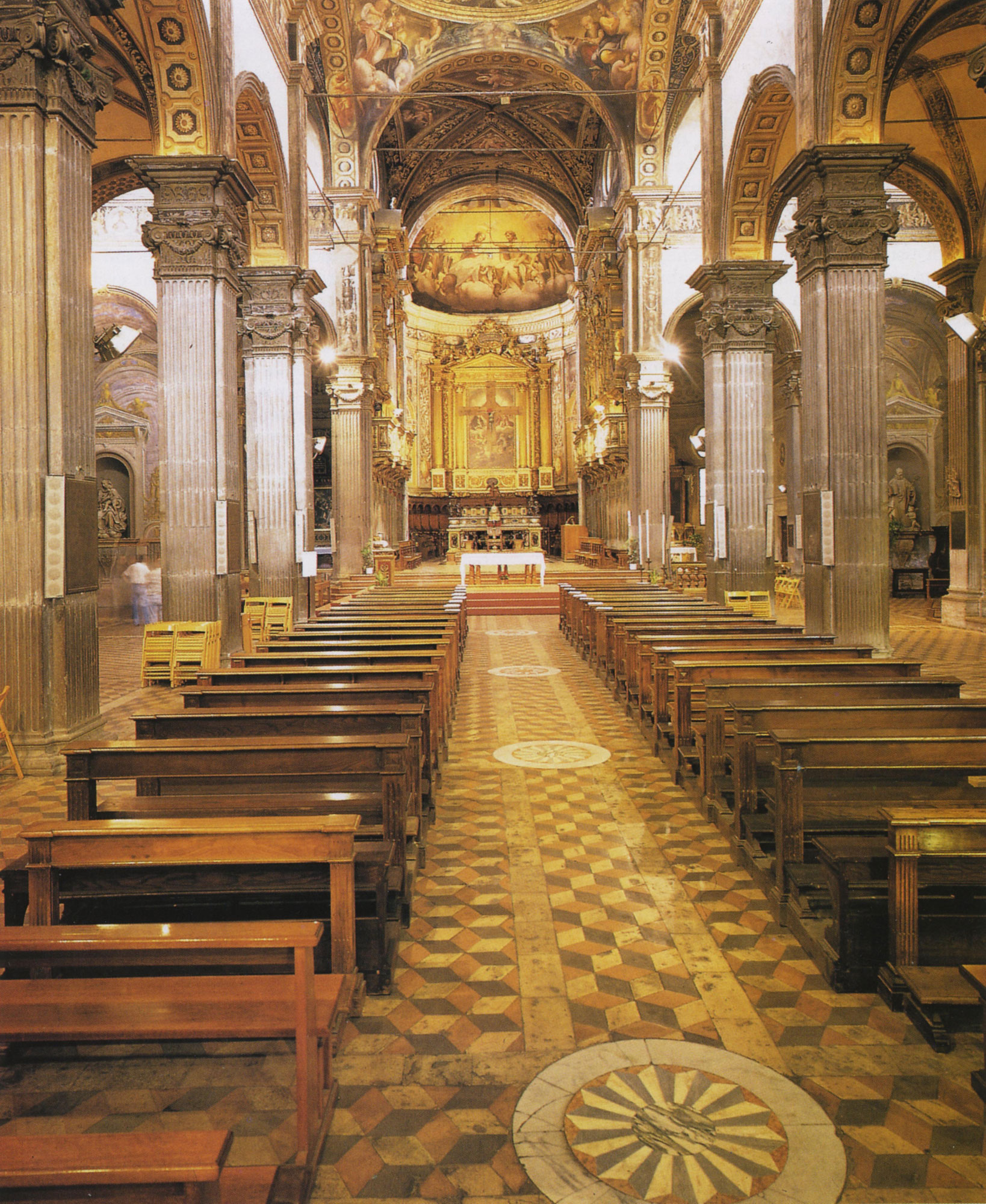 Interno della Basilica di San Giovanni Evangelista in Parma
