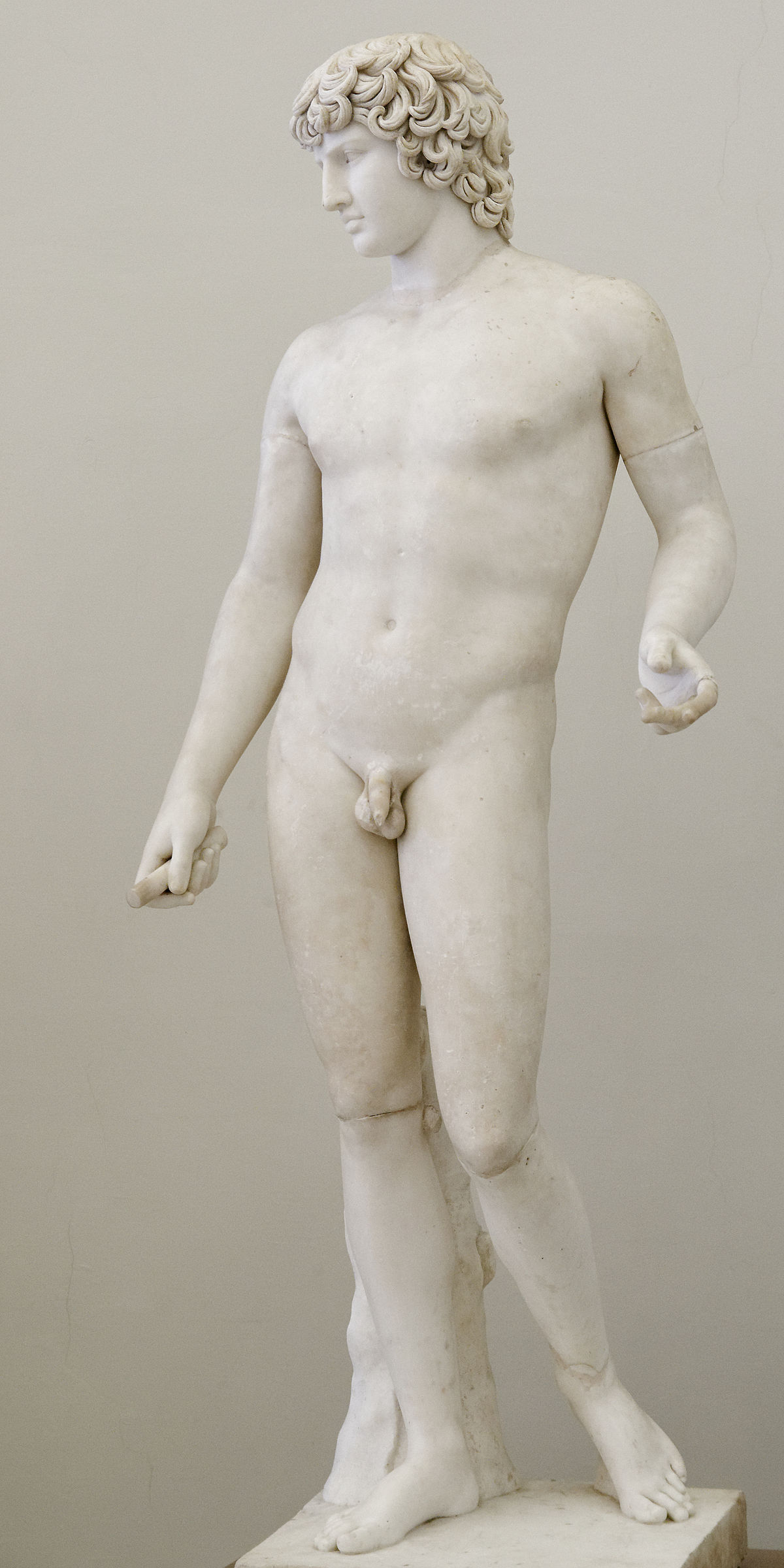 Arte romana, Antinoo (II secolo d.C.; marmo, altezza 200 cm; Napoli, Museo Archeologico Nazionale) 