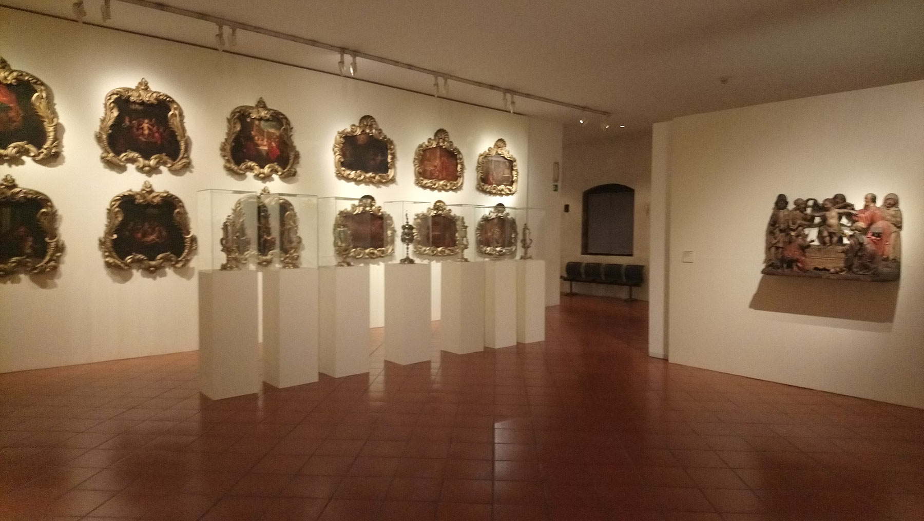 Sala della mostra L'invenzione del colpevole. Il caso di Simonino da Trento dalla propaganda alla storia
