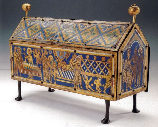 Orafo renano, Reliquiario a cofanetto (terzo quarto del XII secolo; rame dorato e smaltato, ferro battuto, 32 x 44 x 15,5 cm; Trento, Museo Diocesano Tridentino, inv. 21)

