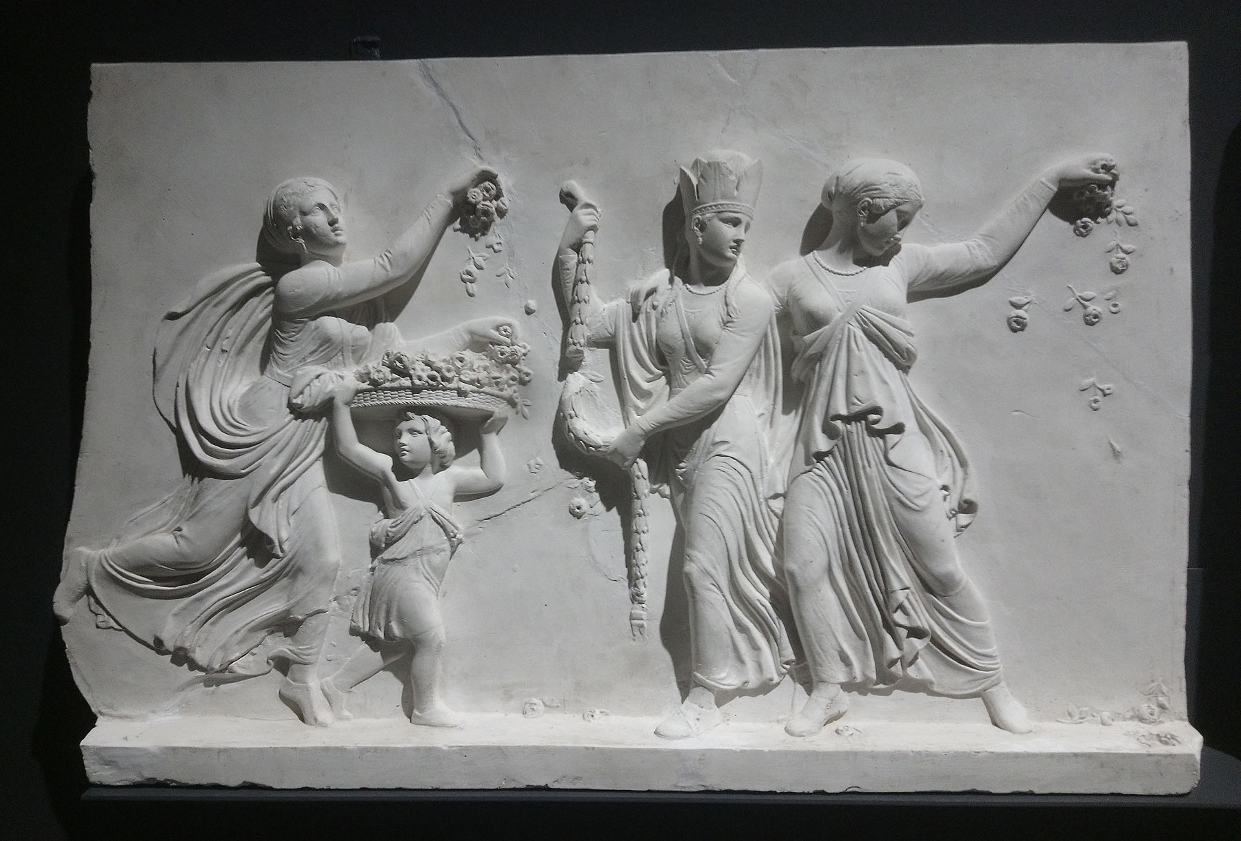 Bertel Thorvaldsen, Trionfo di Alessandro Magno in Babilonia (1822, riduzione dal modello del 1812; gesso, misura totale della serie 55 x 1326 cm; Pavia, Musei Civici, Gipsoteca) 
