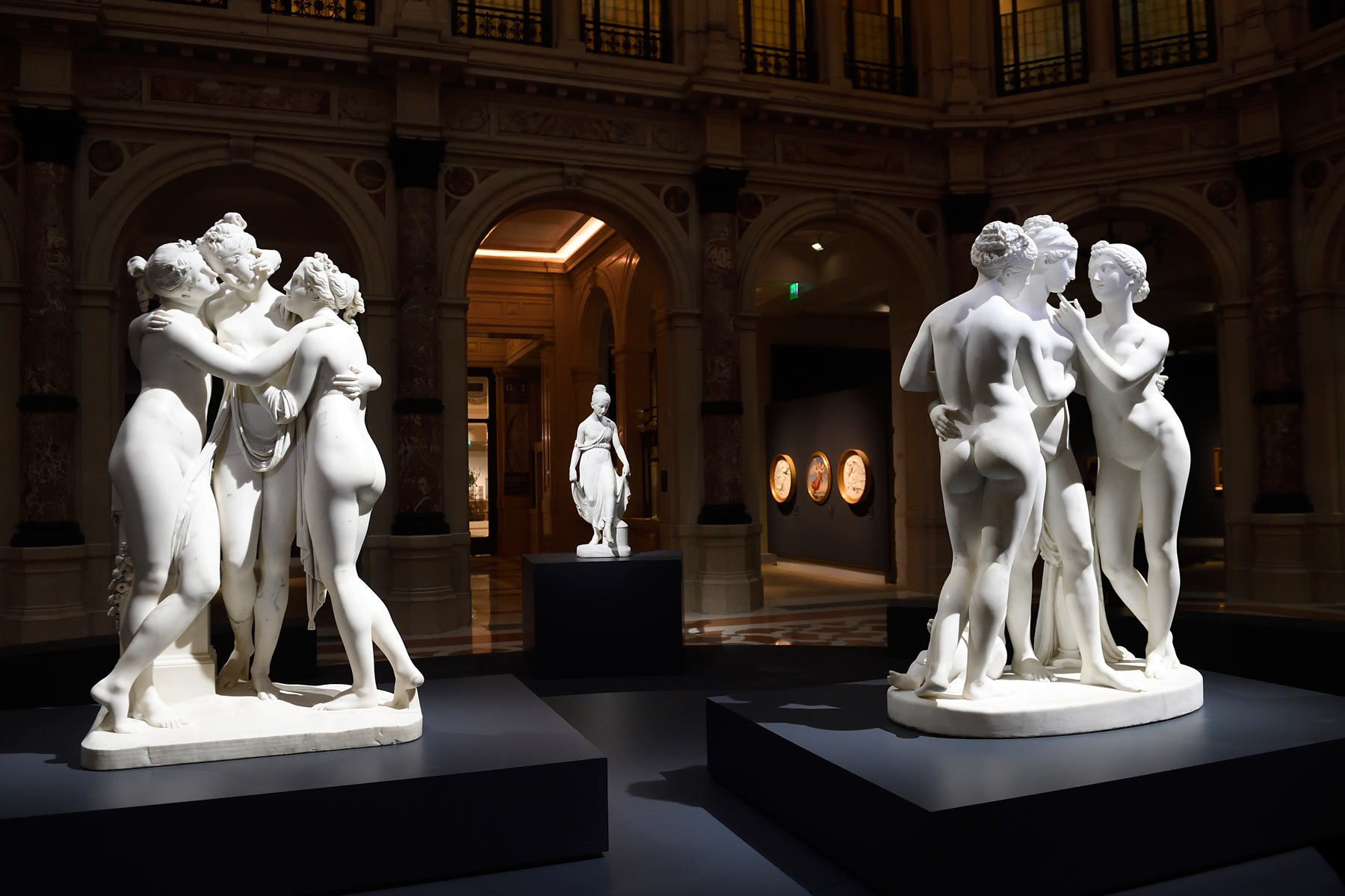 Sala della mostra Canova Thorvaldsen. La nascita della scultura moderna. Ph. Credit Flavio Lo Scalzo
Sala della mostra Canova Thorvaldsen. La nascita della scultura moderna. Ph. Credit Flavio Lo Scalzo