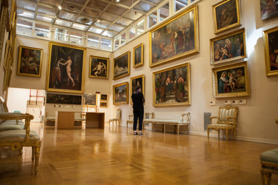 Ecco come visiteremo i Musei: il MiBACT pubblica le regole. Obbligo mascherina e guanti, distanza di 1,5 m Ecco come visiteremo i Musei: il MiBACT pubblica le regole. Obbligo mascherina e guanti, distanza di 1,5 m