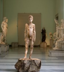 Il Museo Archeologico di Napoli ospita una singolare mostra personale di Aron Demetz Il Museo Archeologico di Napoli ospita una singolare mostra personale di Aron Demetz