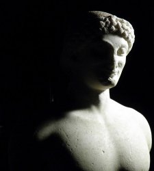 El Kouros de Lentinoi, joya de la estatuaria griega siciliana, expuesto en Catania El Kouros de Lentinoi, joya de la estatuaria griega siciliana, expuesto en Catania