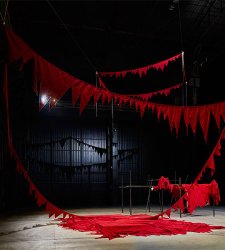 Remains, la prima personale italiana di Sheela Gowda a Pirelli HangarBicocca Remains, la prima personale italiana di Sheela Gowda a Pirelli HangarBicocca