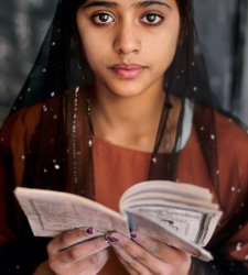 “Leggere”, la mostra di Steve McCurry dedicata ai libri, arriva alla Galleria Estense di Modena “Leggere”, la mostra di Steve McCurry dedicata ai libri, arriva alla Galleria Estense di Modena