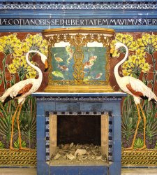 Der Flamingo-Kamin von Rocchetta Mattei ist der Star in der Davia Bargellini in Bologna Der Flamingo-Kamin von Rocchetta Mattei ist der Star in der Davia Bargellini in Bologna
