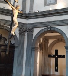 Il Crocifisso di Michelangelo Buonarroti messo a confronto con quello di Lorenzo Puglisi Il Crocifisso di Michelangelo Buonarroti messo a confronto con quello di Lorenzo Puglisi