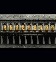Venezia, cascate d'oro dalle finestre del Museo Correr. Dopo vent'anni torna Fabrizio Plessi  Venezia, cascate d'oro dalle finestre del Museo Correr. Dopo vent'anni torna Fabrizio Plessi