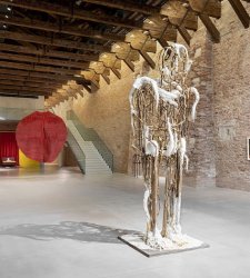A Punta della Dogana tre sguardi sull'arte di oggi con sessanta artisti A Punta della Dogana tre sguardi sull'arte di oggi con sessanta artisti