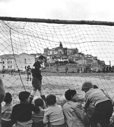 Una mostra sul gioco del calcio come espressione dell'identità individuale e collettiva Una mostra sul gioco del calcio come espressione dell'identità individuale e collettiva