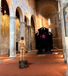 Aron Demetz arriva nella chiesa di San Cristoforo a Lucca con la personale “Art Beat” Aron Demetz arriva nella chiesa di San Cristoforo a Lucca con la personale “Art Beat”