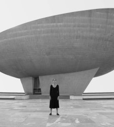 Shirin Neshat presenta la sua trilogia che racconta il mondo dei sogni delle iraniane Shirin Neshat presenta la sua trilogia che racconta il mondo dei sogni delle iraniane