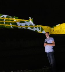 Il Castello del Buonconsiglio e Castel Beseno s'illuminano delle installazioni inedite site-specific di Brian Eno  Il Castello del Buonconsiglio e Castel Beseno s'illuminano delle installazioni inedite site-specific di Brian Eno