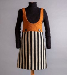 A Milano una mostra racconta l'emancipazione femminile attraverso abiti e accessori A Milano una mostra racconta l'emancipazione femminile attraverso abiti e accessori