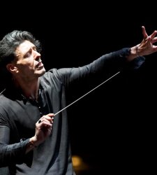Turin, le Fonds Ezio Bosso voit le jour. Il diffusera la musique et la pensée du grand maestro. Turin, le Fonds Ezio Bosso voit le jour. Il diffusera la musique et la pensée du grand maestro.